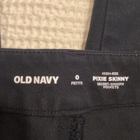 Old Navy Pixie Skinny Pant - Picture 3 of 3
